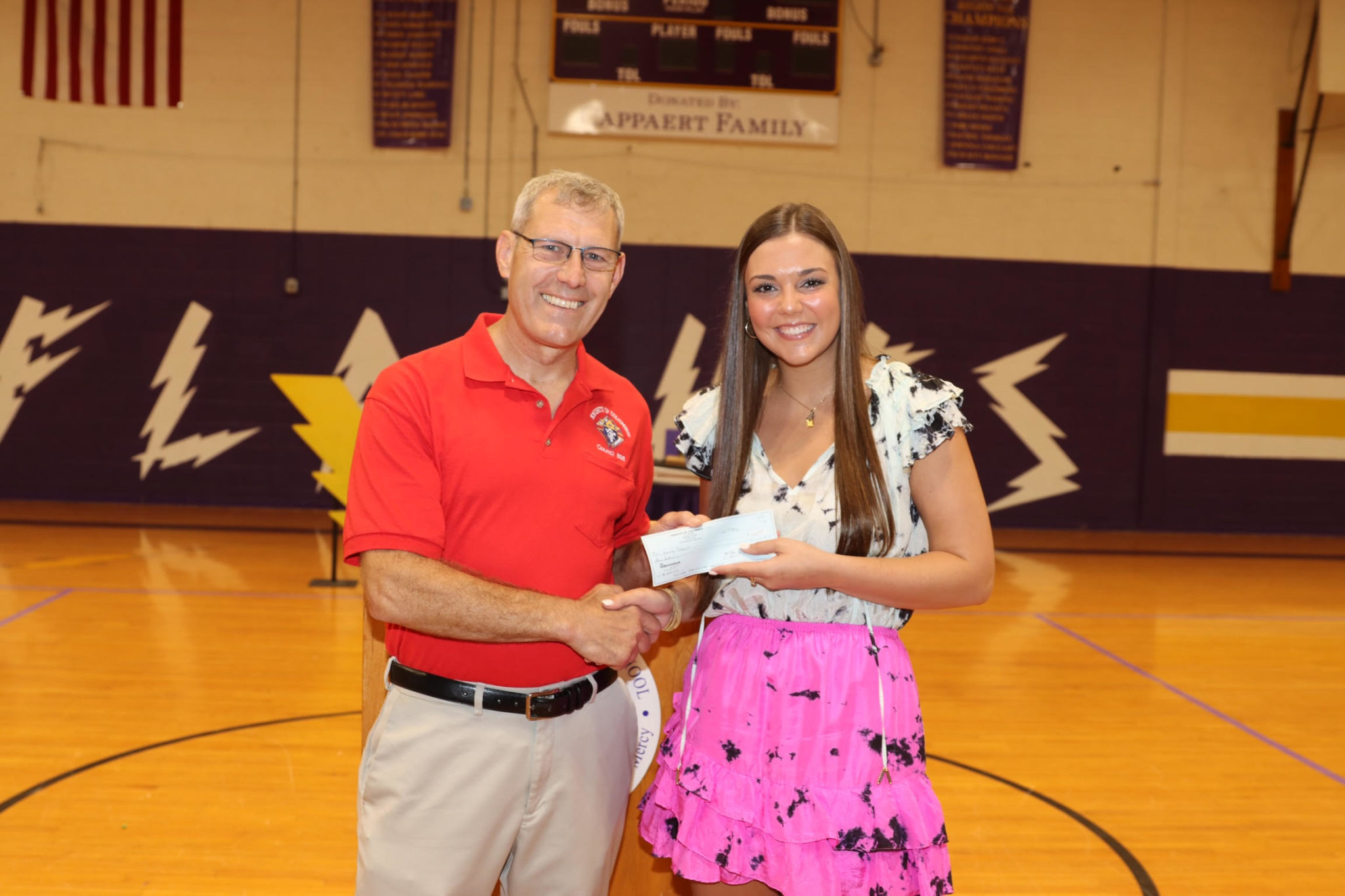 Vicksburg Council 898 of the Knights of Columbus present scholarship